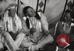 Standbild seltsame Eule Cheyenne Native American Indian Fort Browning Montana USA, 1930, aus Sekunde 50 historischem Filmmaterial Videoclip 65675025315