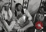 Standbild seltsame Eule Cheyenne Native American Indian Fort Browning Montana USA, 1930, aus Sekunde 60 historischem Filmmaterial Videoclip 65675025315