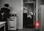 Standbild arbeiten die amerikanischen Frauen zu Hause New York United States USA, 1950, aus Sekunde 6 historischem Filmmaterial Videoclip 65675025320