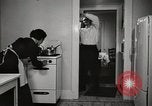 Standbild arbeiten die amerikanischen Frauen zu Hause New York United States USA, 1950, aus Sekunde 16 historischem Filmmaterial Videoclip 65675025320