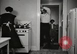 Standbild arbeiten die amerikanischen Frauen zu Hause New York United States USA, 1950, aus Sekunde 17 historischem Filmmaterial Videoclip 65675025320