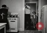 Standbild arbeiten die amerikanischen Frauen zu Hause New York United States USA, 1950, aus Sekunde 18 historischem Filmmaterial Videoclip 65675025320