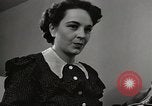 Standbild arbeiten die amerikanischen Frauen zu Hause New York United States USA, 1950, aus Sekunde 22 historischem Filmmaterial Videoclip 65675025320