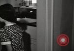 Standbild arbeiten die amerikanischen Frauen zu Hause New York United States USA, 1950, aus Sekunde 28 historischem Filmmaterial Videoclip 65675025320