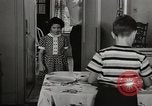 Standbild arbeiten die amerikanischen Frauen zu Hause New York United States USA, 1950, aus Sekunde 30 historischem Filmmaterial Videoclip 65675025320