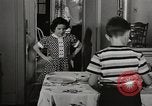 Standbild arbeiten die amerikanischen Frauen zu Hause New York United States USA, 1950, aus Sekunde 31 historischem Filmmaterial Videoclip 65675025320