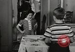 Standbild arbeiten die amerikanischen Frauen zu Hause New York United States USA, 1950, aus Sekunde 32 historischem Filmmaterial Videoclip 65675025320