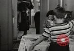 Standbild arbeiten die amerikanischen Frauen zu Hause New York United States USA, 1950, aus Sekunde 35 historischem Filmmaterial Videoclip 65675025320