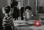 Standbild arbeiten die amerikanischen Frauen zu Hause New York United States USA, 1950, aus Sekunde 36 historischem Filmmaterial Videoclip 65675025320