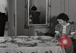 Standbild arbeiten die amerikanischen Frauen zu Hause New York United States USA, 1950, aus Sekunde 39 historischem Filmmaterial Videoclip 65675025320