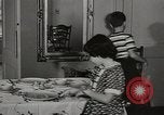 Standbild arbeiten die amerikanischen Frauen zu Hause New York United States USA, 1950, aus Sekunde 42 historischem Filmmaterial Videoclip 65675025320