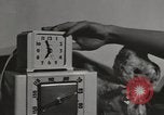 Standbild neuen Tag für arbeiten die amerikanischen Frauen New York United States USA, 1950, aus Sekunde 17 historischem Filmmaterial Videoclip 65675025321