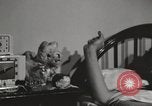 Standbild neuen Tag für arbeiten die amerikanischen Frauen New York United States USA, 1950, aus Sekunde 19 historischem Filmmaterial Videoclip 65675025321