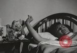 Standbild neuen Tag für arbeiten die amerikanischen Frauen New York United States USA, 1950, aus Sekunde 20 historischem Filmmaterial Videoclip 65675025321