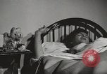 Standbild neuen Tag für arbeiten die amerikanischen Frauen New York United States USA, 1950, aus Sekunde 21 historischem Filmmaterial Videoclip 65675025321