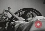 Standbild neuen Tag für arbeiten die amerikanischen Frauen New York United States USA, 1950, aus Sekunde 22 historischem Filmmaterial Videoclip 65675025321