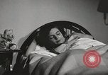 Standbild neuen Tag für arbeiten die amerikanischen Frauen New York United States USA, 1950, aus Sekunde 23 historischem Filmmaterial Videoclip 65675025321
