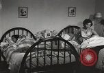 Standbild neuen Tag für arbeiten die amerikanischen Frauen New York United States USA, 1950, aus Sekunde 26 historischem Filmmaterial Videoclip 65675025321