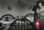 Standbild neuen Tag für arbeiten die amerikanischen Frauen New York United States USA, 1950, aus Sekunde 37 historischem Filmmaterial Videoclip 65675025321