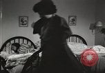 Standbild neuen Tag für arbeiten die amerikanischen Frauen New York United States USA, 1950, aus Sekunde 38 historischem Filmmaterial Videoclip 65675025321