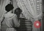 Standbild neuen Tag für arbeiten die amerikanischen Frauen New York United States USA, 1950, aus Sekunde 43 historischem Filmmaterial Videoclip 65675025321