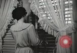 Standbild neuen Tag für arbeiten die amerikanischen Frauen New York United States USA, 1950, aus Sekunde 46 historischem Filmmaterial Videoclip 65675025321