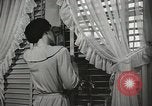 Standbild neuen Tag für arbeiten die amerikanischen Frauen New York United States USA, 1950, aus Sekunde 47 historischem Filmmaterial Videoclip 65675025321