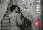 Standbild neuen Tag für arbeiten die amerikanischen Frauen New York United States USA, 1950, aus Sekunde 48 historischem Filmmaterial Videoclip 65675025321
