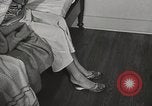 Standbild neuen Tag für arbeiten die amerikanischen Frauen New York United States USA, 1950, aus Sekunde 55 historischem Filmmaterial Videoclip 65675025321