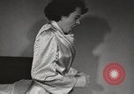 Standbild neuen Tag für arbeiten die amerikanischen Frauen New York United States USA, 1950, aus Sekunde 59 historischem Filmmaterial Videoclip 65675025321
