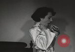 Standbild neuen Tag für arbeiten die amerikanischen Frauen New York United States USA, 1950, aus Sekunde 60 historischem Filmmaterial Videoclip 65675025321