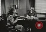 Standbild Amerikanerin als Sekretär New York United States USA, 1950, aus Sekunde 11 historischem Filmmaterial Videoclip 65675025322