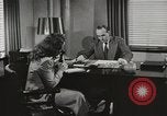 Standbild Amerikanerin als Sekretär New York United States USA, 1950, aus Sekunde 16 historischem Filmmaterial Videoclip 65675025322