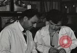 Standbild Bedeutung der amerikanischen Frauen als Arbeitskräfte New York United States USA, 1950, aus Sekunde 32 historischem Filmmaterial Videoclip 65675025323