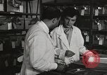 Standbild Bedeutung der amerikanischen Frauen als Arbeitskräfte New York United States USA, 1950, aus Sekunde 45 historischem Filmmaterial Videoclip 65675025323
