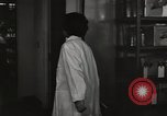 Standbild Bedeutung der amerikanischen Frauen als Arbeitskräfte New York United States USA, 1950, aus Sekunde 51 historischem Filmmaterial Videoclip 65675025323