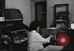 Standbild Bedeutung der amerikanischen Frauen als Arbeitskräfte New York United States USA, 1950, aus Sekunde 53 historischem Filmmaterial Videoclip 65675025323