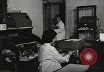 Standbild Bedeutung der amerikanischen Frauen als Arbeitskräfte New York United States USA, 1950, aus Sekunde 56 historischem Filmmaterial Videoclip 65675025323