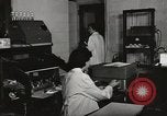 Standbild Bedeutung der amerikanischen Frauen als Arbeitskräfte New York United States USA, 1950, aus Sekunde 58 historischem Filmmaterial Videoclip 65675025323
