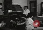 Standbild Bedeutung der amerikanischen Frauen als Arbeitskräfte New York United States USA, 1950, aus Sekunde 60 historischem Filmmaterial Videoclip 65675025323