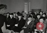 Standbild Frauen Wähler United States USA, 1947, aus Sekunde 15 historischem Filmmaterial Videoclip 65675025324