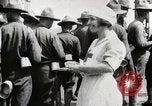 Standbild amerikanische Truppen die Rückkehr nach Ersten Weltkrieg United States USA, 1919, aus Sekunde 15 historischem Filmmaterial Videoclip 65675025328