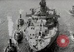 Standbild USS Arkansas (BB-33) umgeben von tug Boote New York City USA, 1915, aus Sekunde 15 historischem Filmmaterial Videoclip 65675025329