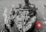 Standbild USS Arkansas (BB-33) umgeben von tug Boote New York City USA, 1915, aus Sekunde 17 historischem Filmmaterial Videoclip 65675025329