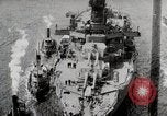 Standbild USS Arkansas (BB-33) umgeben von tug Boote New York City USA, 1915, aus Sekunde 19 historischem Filmmaterial Videoclip 65675025329