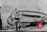 Standbild Ford 3 Tonne M1918 light Tanks umgeworfen während des Tests Michigan United States USA, 1918, aus Sekunde 6 historischem Filmmaterial Videoclip 65675025330
