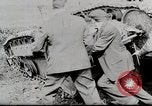 Standbild Ford 3 Tonne M1918 light Tanks umgeworfen während des Tests Michigan United States USA, 1918, aus Sekunde 10 historischem Filmmaterial Videoclip 65675025330