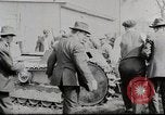 Standbild Ford 3 Tonne M1918 light Tanks umgeworfen während des Tests Michigan United States USA, 1918, aus Sekunde 20 historischem Filmmaterial Videoclip 65675025330
