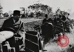 Standbild Bildung von Fordson Traktoren Pflügen eines Feldes United States USA, 1919, aus Sekunde 14 historischem Filmmaterial Videoclip 65675025331
