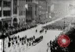 Standbild amerikanische Truppen Parade auf der 5th Avenue in New York City New York United States USA, 1919, aus Sekunde 7 historischem Filmmaterial Videoclip 65675025332